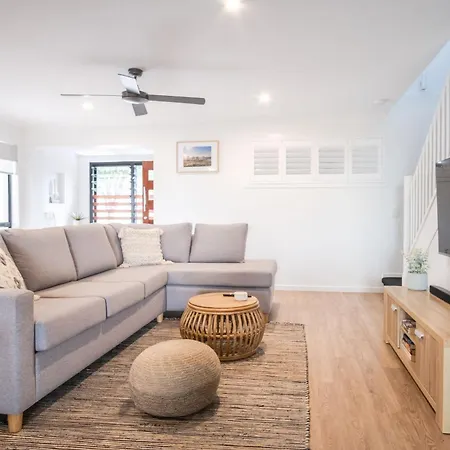 Modern Pet-Friendly Mudjimba Townhouse Villa Exterior photo