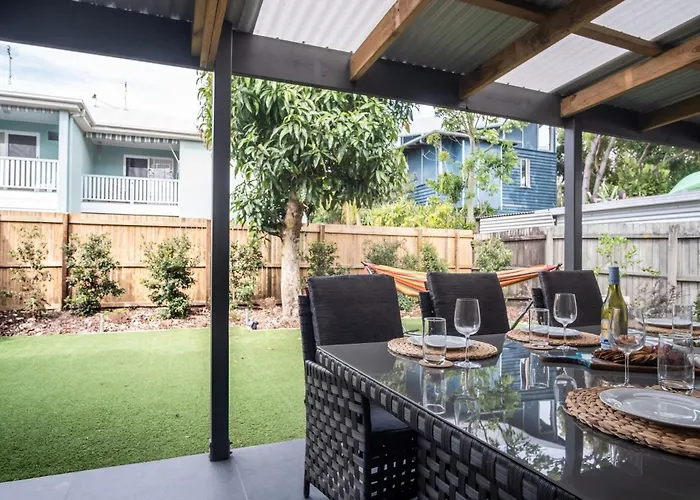 Modern Pet-Friendly Mudjimba Townhouse