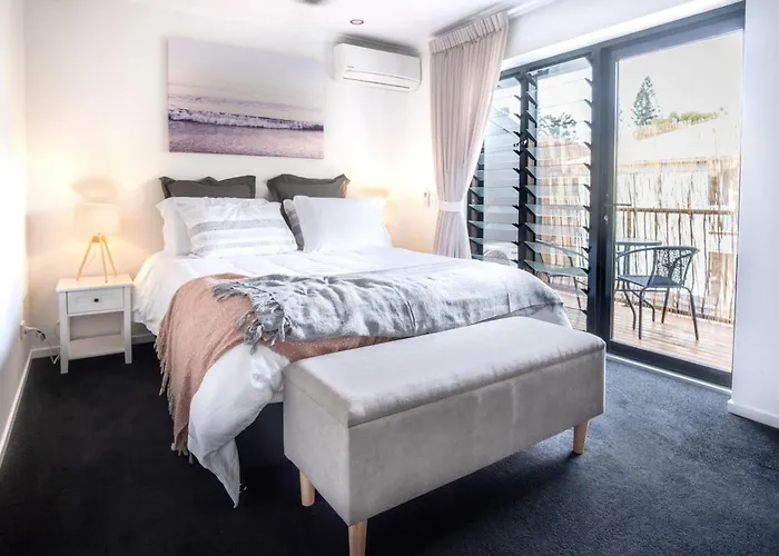 Modern Pet-Friendly Mudjimba Townhouse